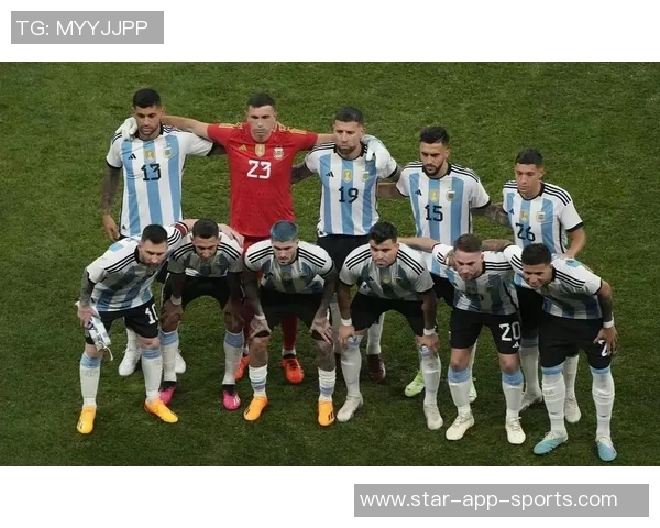 在东京街头偶遇世界足球巨星引发球迷热烈欢呼与难忘回忆