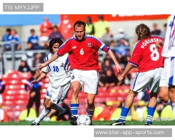 捷克籍足球球星的辉煌生涯与国家队和俱乐部赛场传奇故事